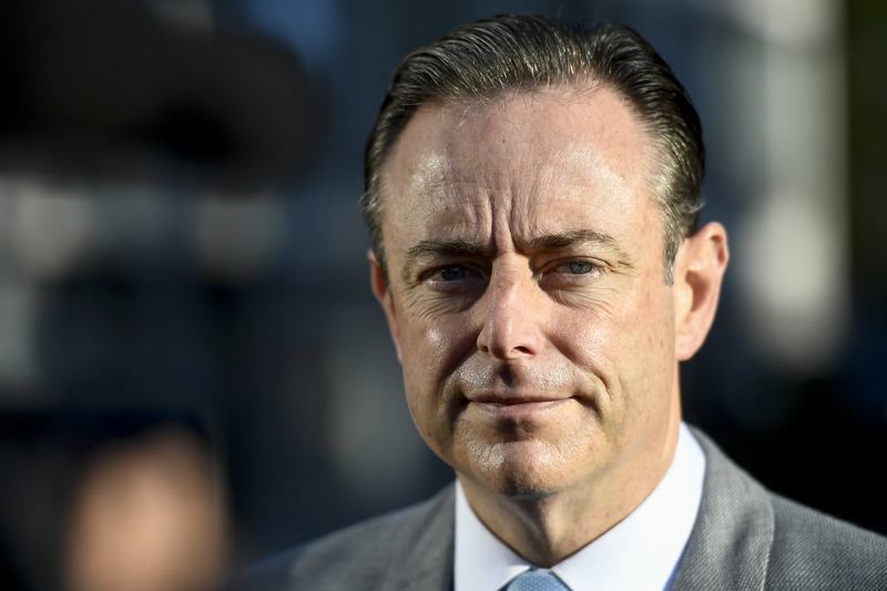 Bart De Wever steelt de show als Kerstman