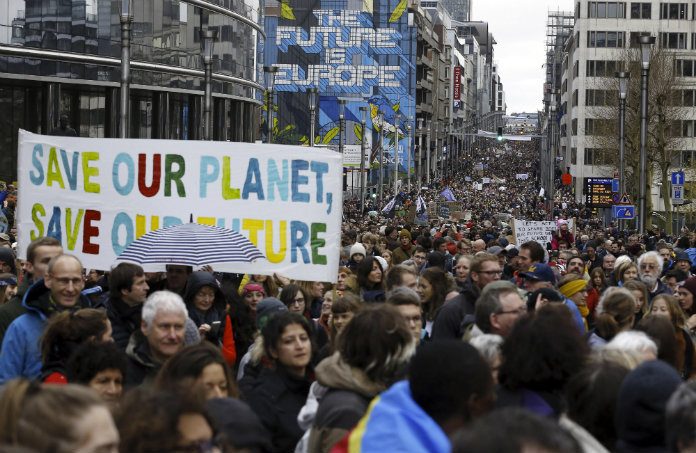 Klimaatmars lokt 65.000 actievoerders naar Brussel