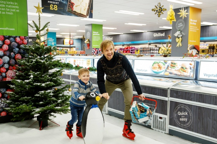 Bizar. Doe schaatsend je boodschappen in Londen