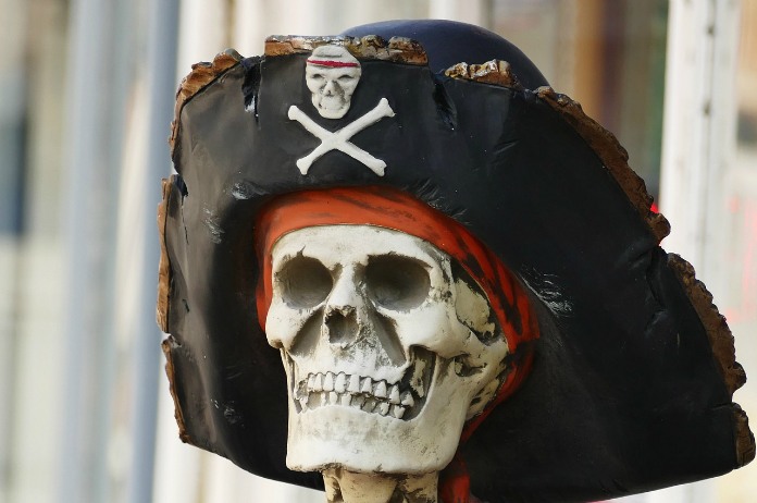 Scheiding van het jaar: vrouw en piratengeest uit elkaar