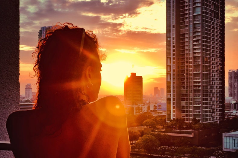 Tatyana geniet topless, Eline deelt laatste vakantiefoto en Josje toont bolle buik (foto’s/video)