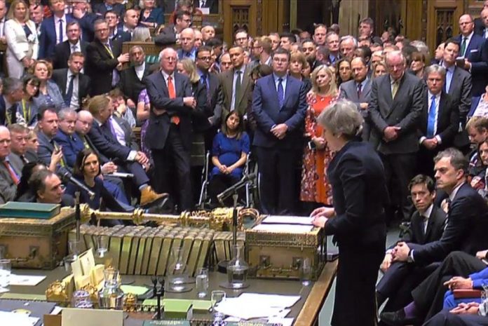 Britse parlement verwerpt brexit-akkoord met grote meerderheid