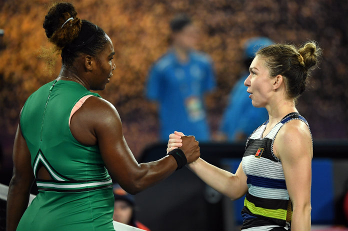 VIDEO. Serena Williams begaat hilarische blunder op Australian Open