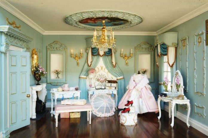 Bizar. Deze vrouw is interieurstyliste voor poppenhuizen