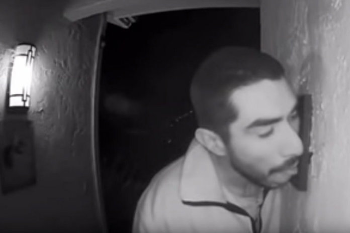 Amerikaanse politie pakt ‘deurbellikker’ op