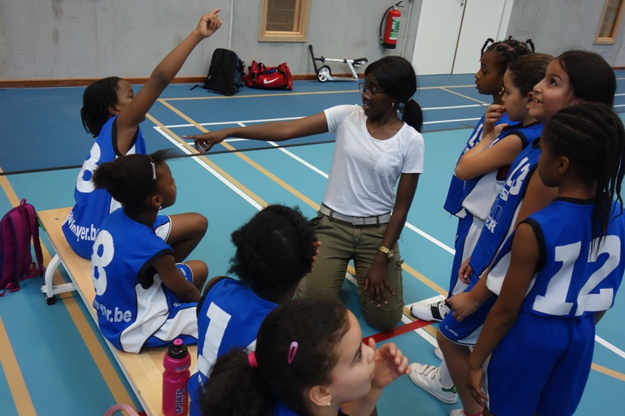 Werken voor de goede doelen: Anaïs werkt voor Basket Foyer Molenbeek