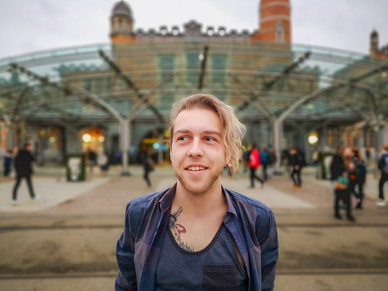 Pendelaar Valentin: “Ik laat me niet tegenhouden door guilty pleasures”