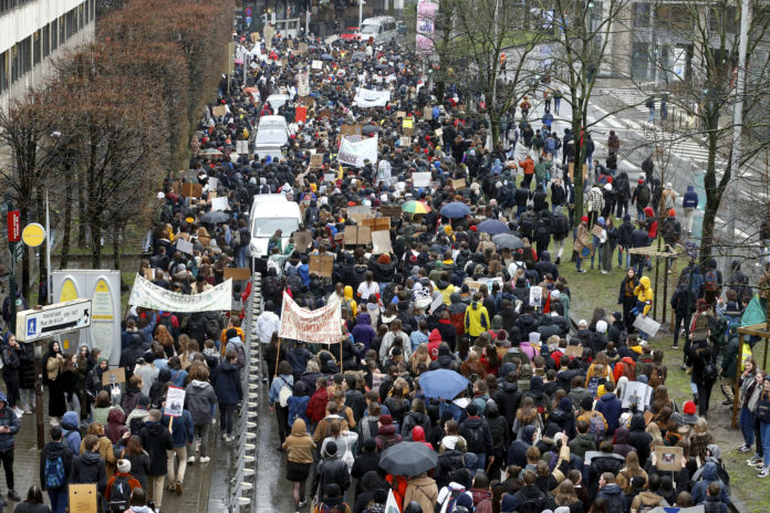 ‘Spijbelen voor het klimaat’ lokt 12.500 scholieren naar Brussel