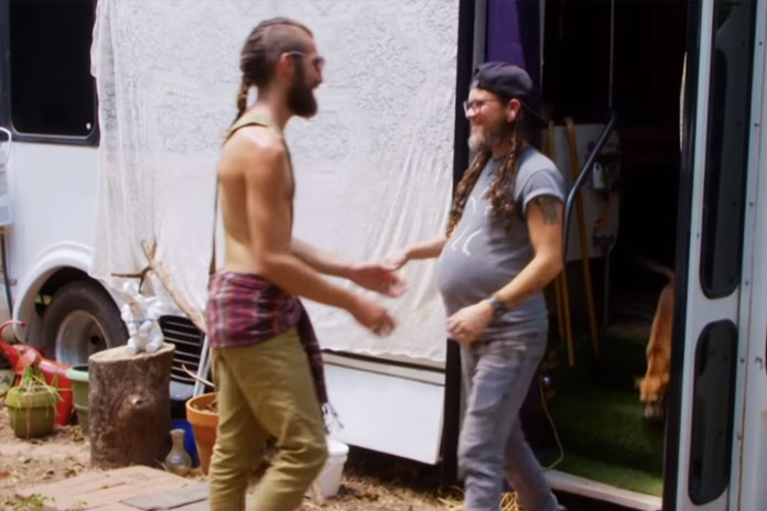 “Mijn vriend is zwanger van ons eerste kindje” (video)