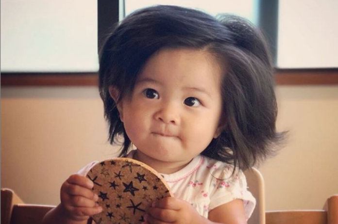 Baby met weelderige haardos wordt nieuwe gezicht van Pantene