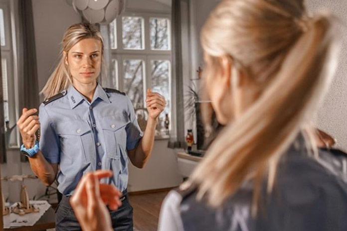 ‘Knapste agente van Instagram’ openhartig over ‘bikini-ultimatum’ (foto’s)