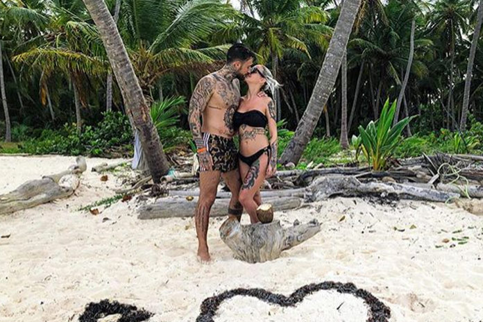 Tatyana Beloy deelt topless foto, Pommeline en Fabrizio genieten op het strand (foto’s)