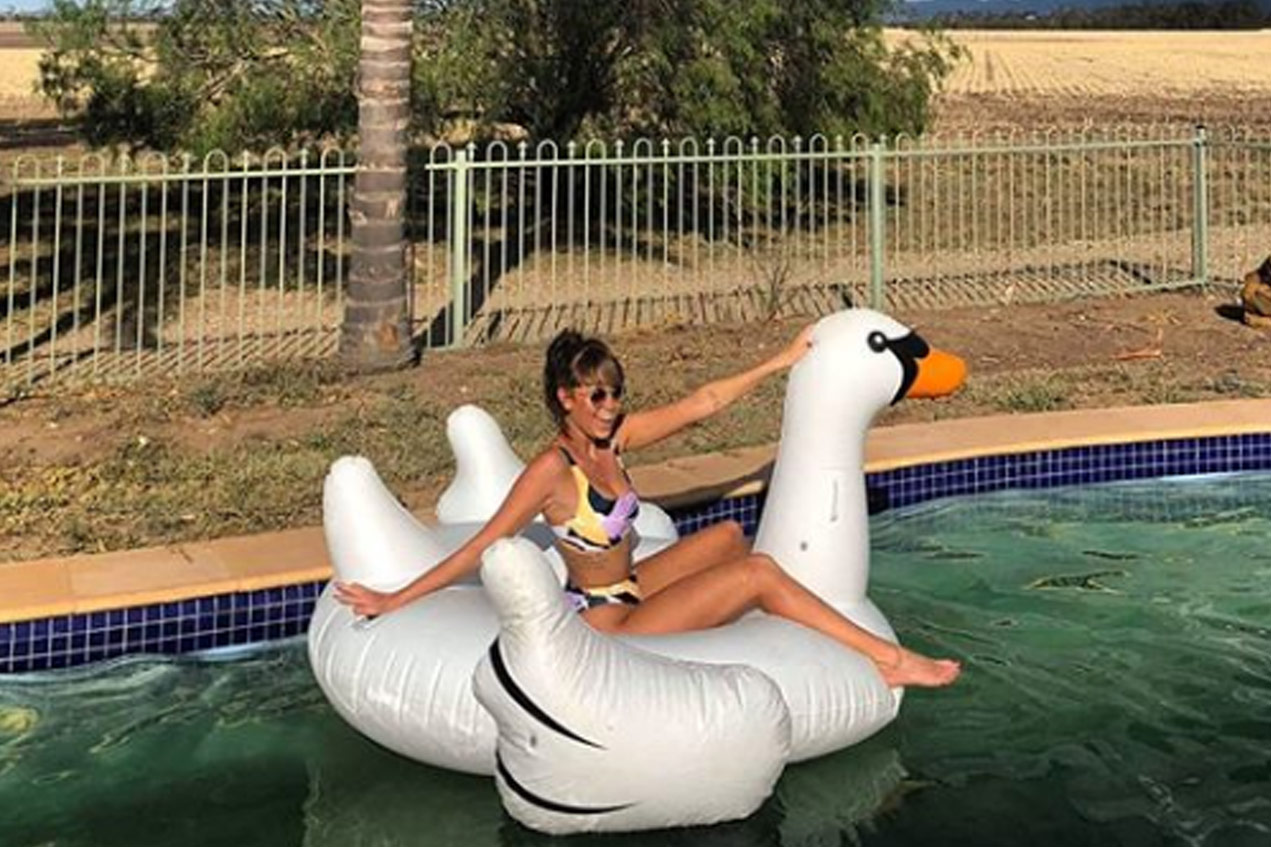 Romina schittert in bikini, Hanne Decoutere straalt als ballerina en Joyce De Troch geniet (foto’s)