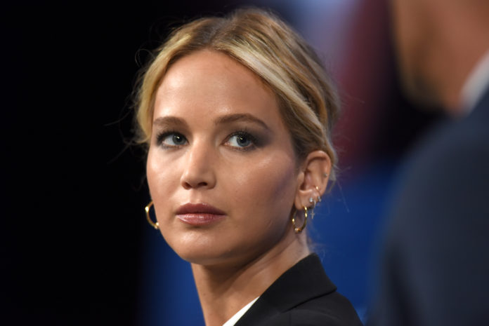 Actrice Jennifer Lawrence en vriend zijn verloofd