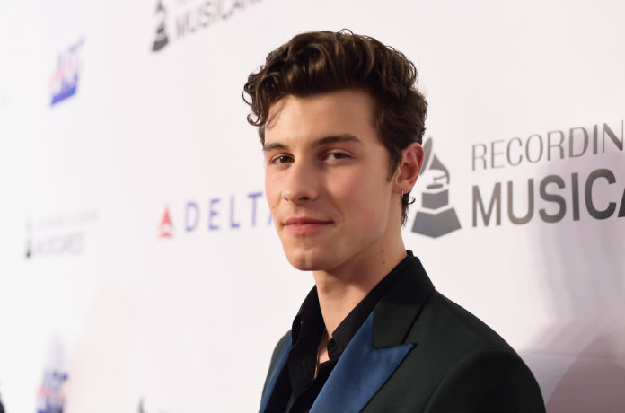 Ohlala. Shawn Mendes gaat uit de kleren voor Calvin Klein