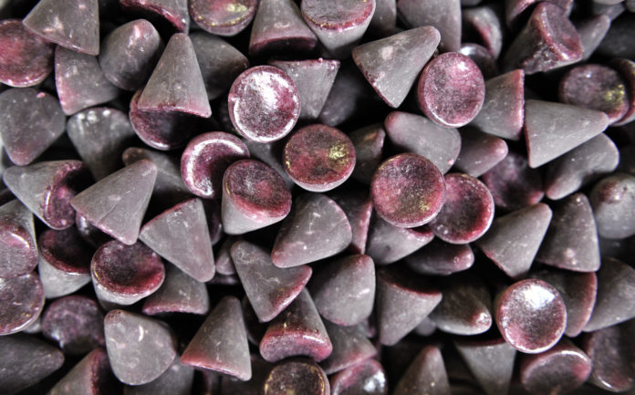 Cuberdonverkoper riskeert zes maanden cel voor scheldpartij in “neuzekesoorlog”