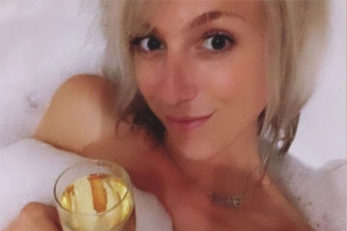 Heidi Van Tielen krijgt oneerbaar voorstel van ‘fan’. Haar reactie? Deze geniale badfoto!