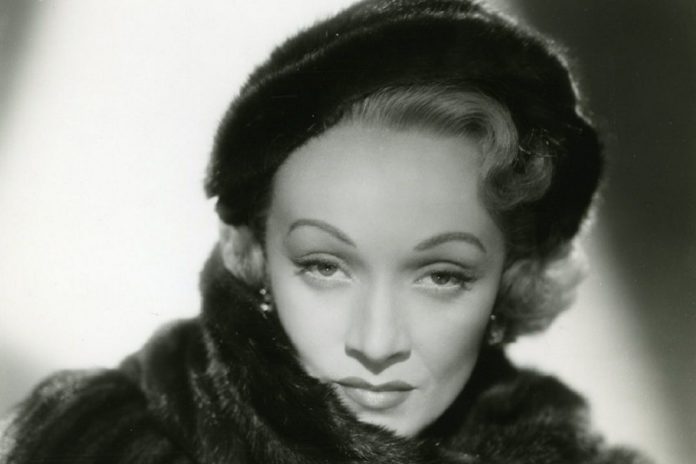 Bizar. Studente kleedt zich helemaal zoals in 1940