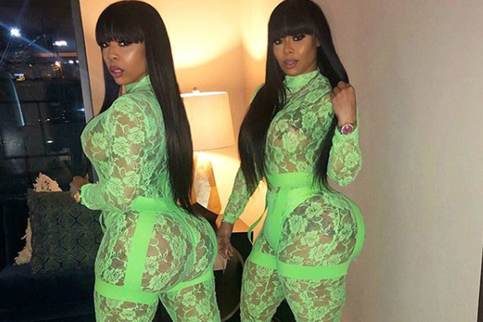 Deze identieke tweelingzussen verdienen hun geld met hun… gigantische billen (video/foto’s)