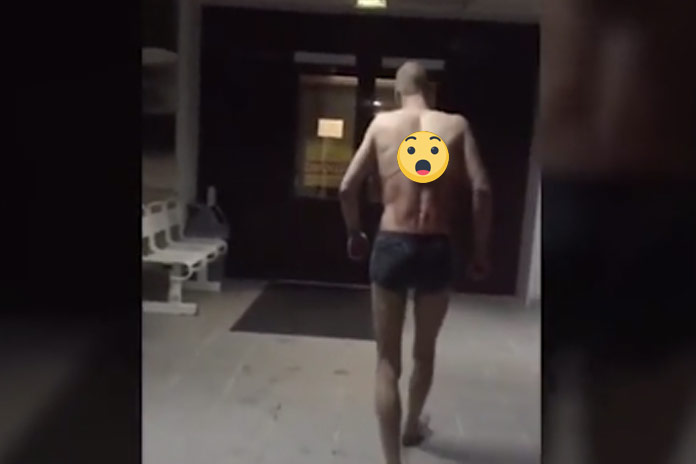 Man met mes in rug slentert ziekenhuis uit om eerst nog een sigaretje roken (video)