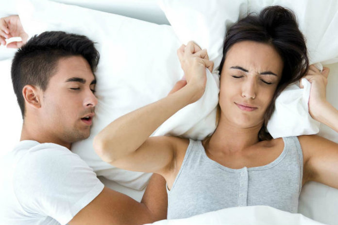 Vrouw schiet vriend neer omdat hij te luidruchtig snurkt