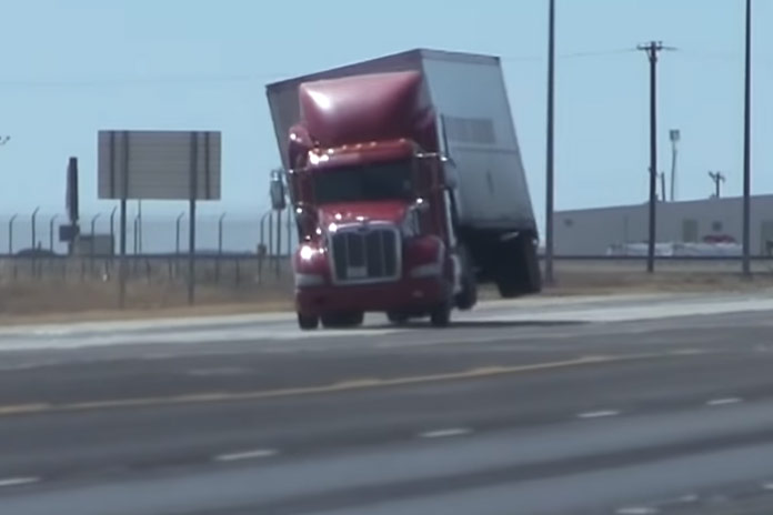 Opgelet: dit kan hevige wind met een vrachtwagen doen (video)