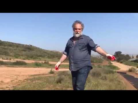 VIDEO. Man bouwt kaasmuur op grens tussen de VS en Mexico