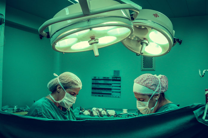 Al twee jaar lang heeft hij last van een verstopte neus. Dan doen dokters DEZE gore ontdekking! (foto)