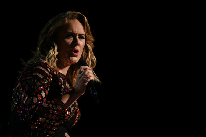 Gescheiden Adele “hunkert naar nieuwe romance”