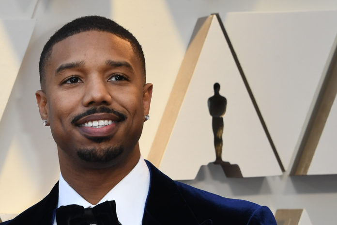 De snor is in opmars