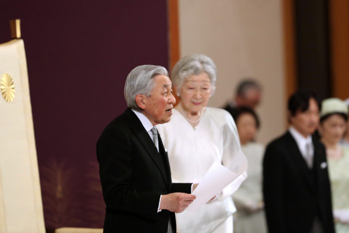 IN BEELD. Japanse keizer Akihito staat troon af aan zijn zoon