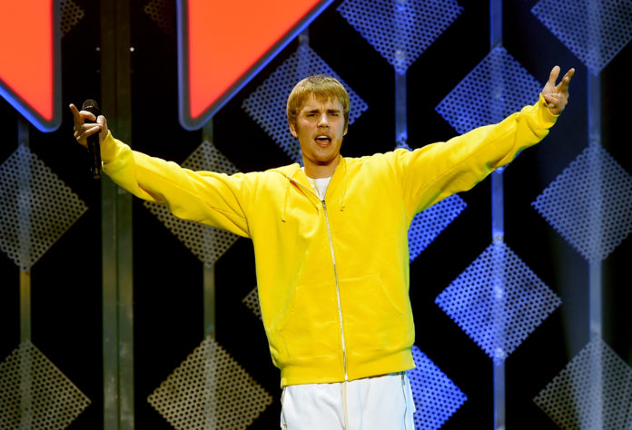 Justin Bieber eist ontslag Fox News-presentatrice die lacht met overleden rapper