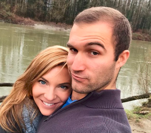 WOW. Kandidaat van Amerikaanse ‘Blind Getrouwd’ verlooft zich met therapeute