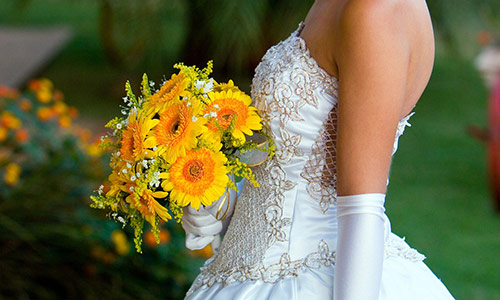 Deze bridezilla vindt dat zwanger bruidsmeisje haar huwelijksfeest verpestte omdat ze “met alle aandacht ging lopen en omdat haar partner té knap is”