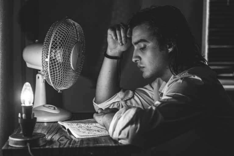 Waarom je misschien beter niet met een ventilator slaapt