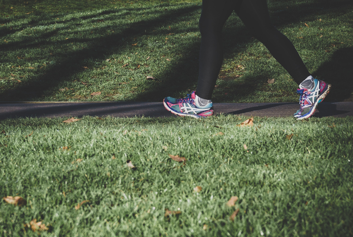 Waarom je tijdens de middagpauze buiten moet sporten