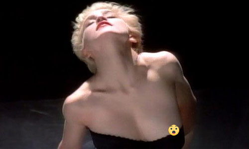 “MTV heeft het nooit opgemerkt”: oude videoclip van Madonna gaat opnieuw viraal wegens DIT pikante detail (video)