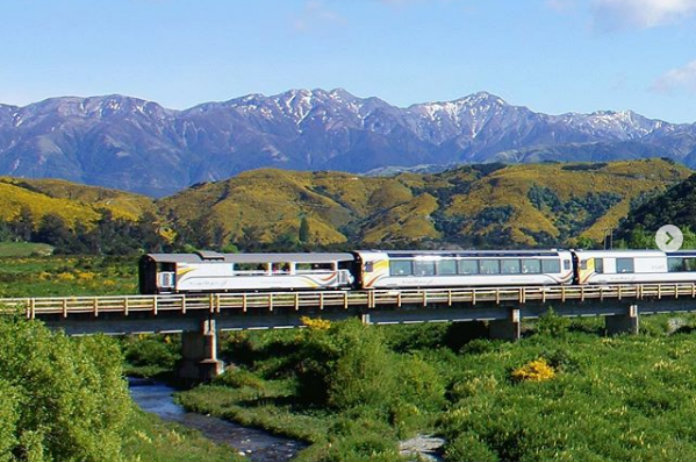 Trein moet ramen sluiten omdat toeristen gevaarlijke selfies nemen