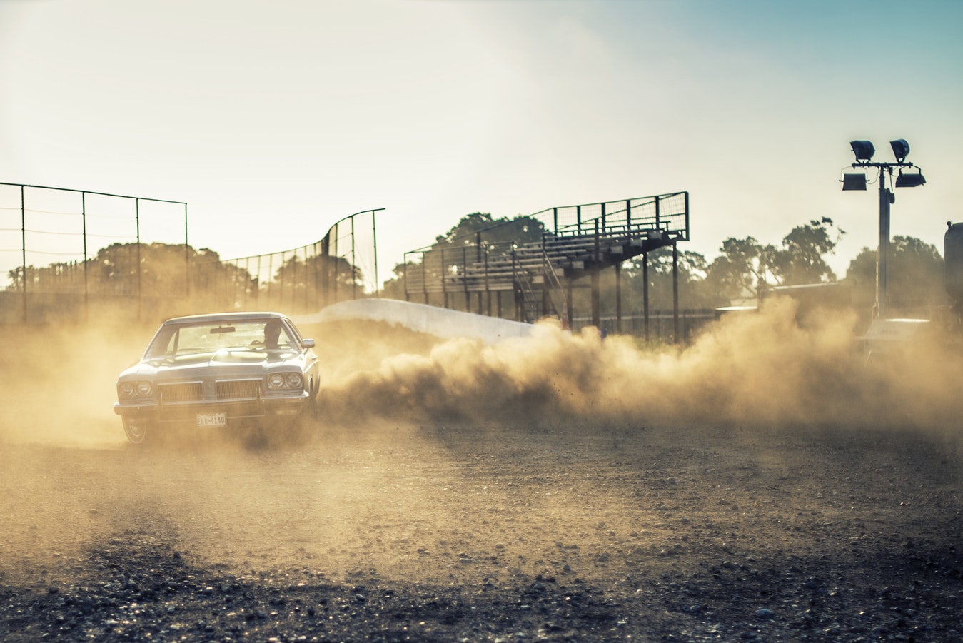 Morgen in België kans op buien en … Saharazand