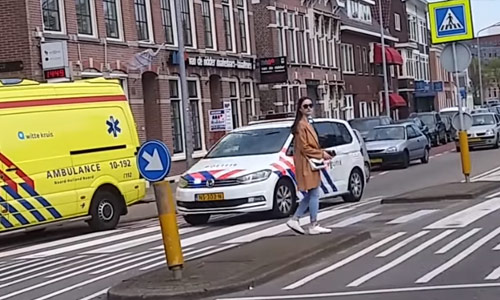 HILARISCH: Agent met humor pakt uit met zéér opvallende sirene (video)