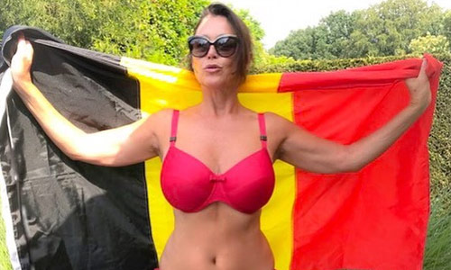 Schaarsgeklede Wendy Van Wanten kruipt stiekem naast Viktor Verhulst in bed (video)