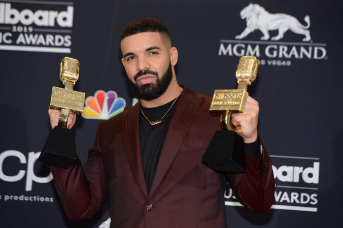 IN BEELD. Drake is grote winnaar op de Billboard Music Awards