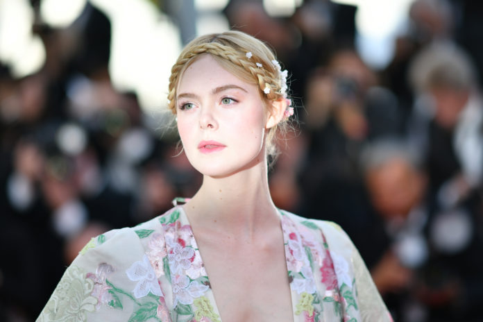 Actrice valt flauw op filmfestival Cannes door te strakke jurk