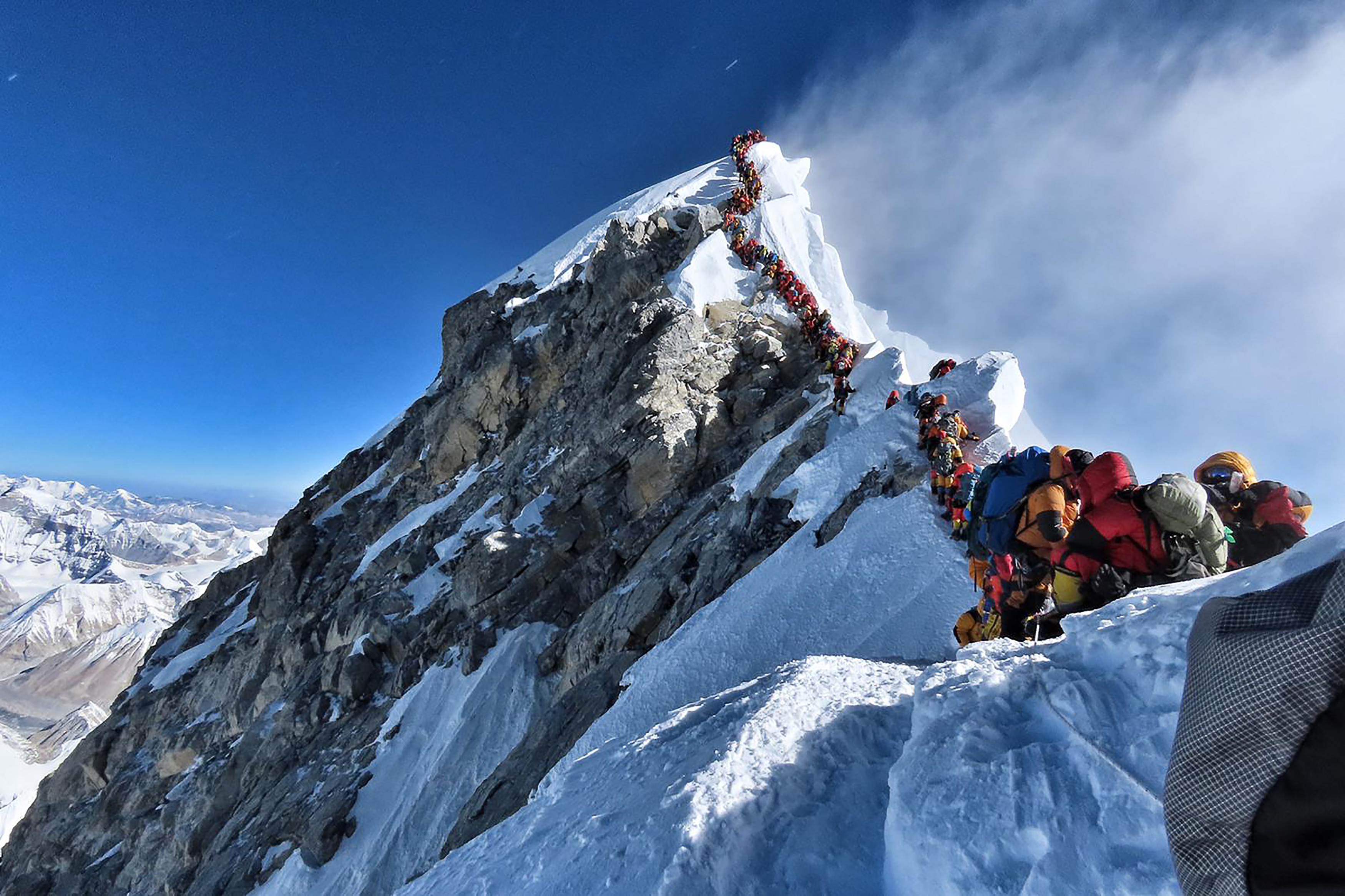 Unieke file op Mount Everest is dodelijk obstakel