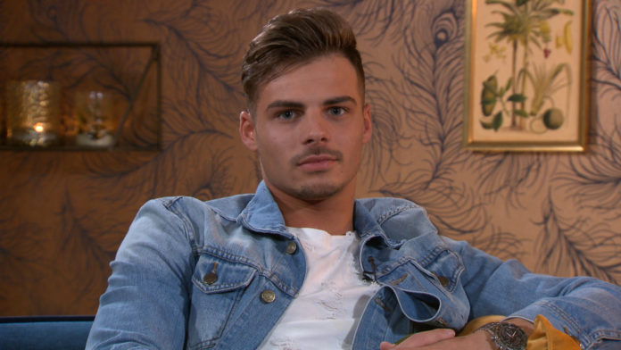 ‘Temptation Island’-verleider Jietse en Demi al zoenend gespot