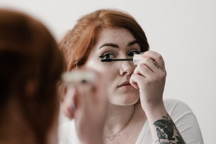Slapen met mascara op kan leiden tot blindheid