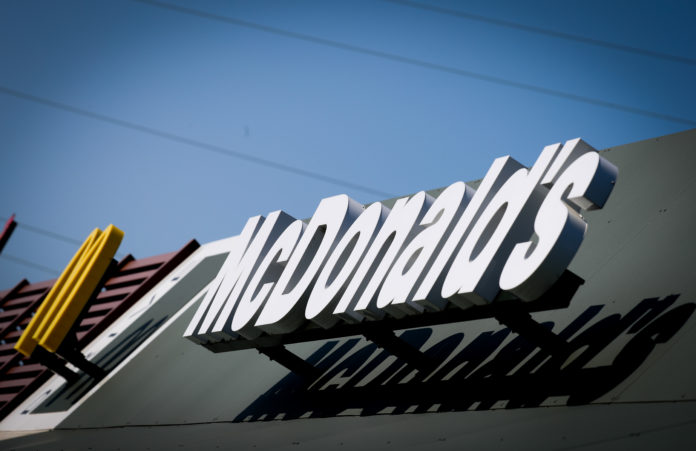 Oostenrijkse McDonald’s doet nu ook dienst als Amerikaanse mini-ambassade