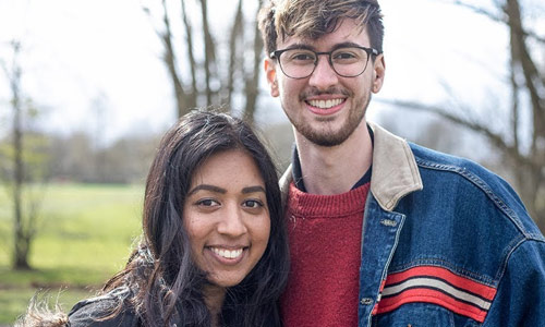 “Mijn beste vriendin veranderde van geslacht. Nu zijn we een koppel!” (video)