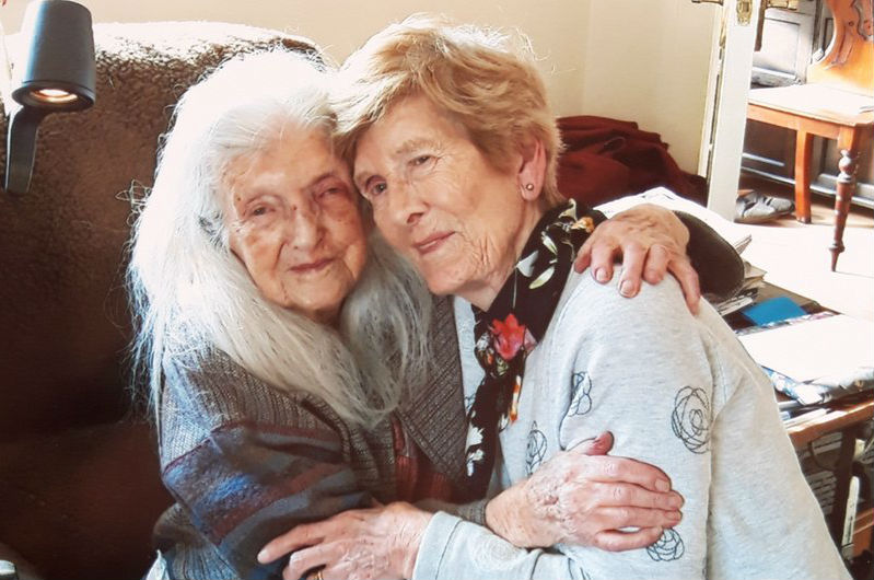 Vrouw (82) vindt na 63 jaar zoeken haar moeder (103)