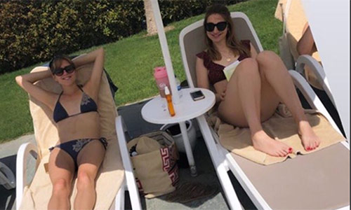 Wendy Van Wanten beloont 10.000 volgers met deze sexy foto en ‘Familie’-actrices genieten in bikini van de schaduw (foto’s)